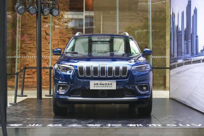 实拍新款Jeep自由光！颜值提升、动力焕新，售价还降了