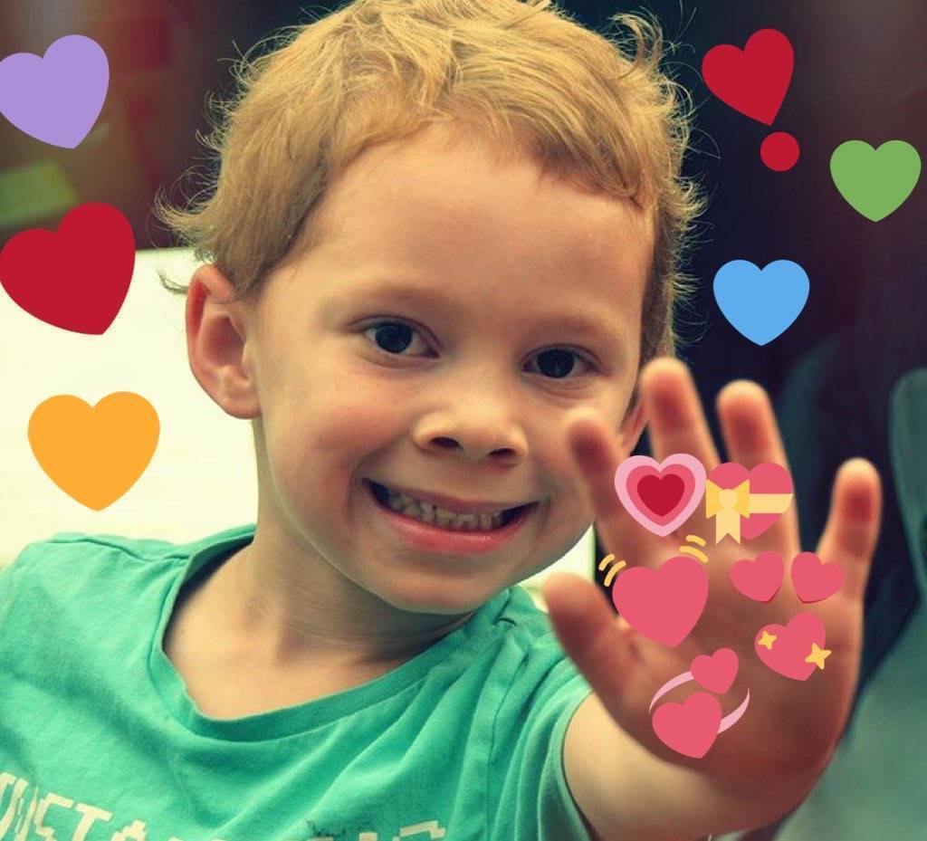 笑男孩开微博假笑男孩Gavin爱心表情包 点赞收