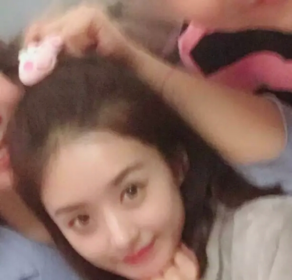 社会人赵丽颖美照全靠别人发,颖火虫无奈求更