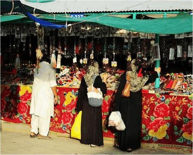 巴基斯坦旅游,看到当地人民真实生活现状,很真