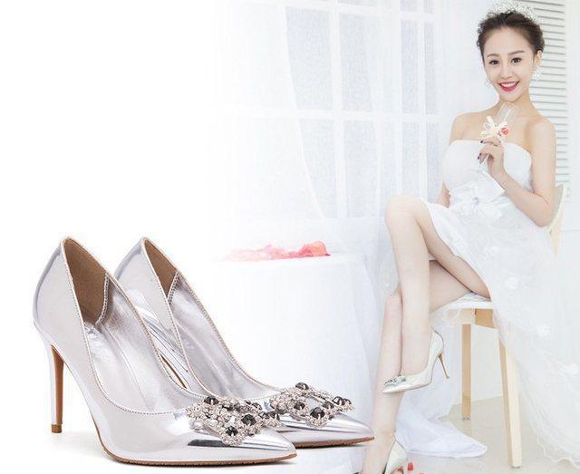 婚纱和高跟鞋_儿童婚纱裙高跟鞋(2)