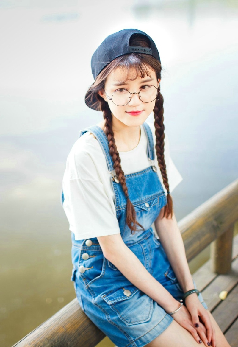 清纯麻花辫背带裤美女阳光靓丽写真集 @微相册 @微博摄影