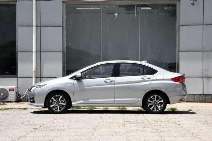 真正买发动机送车, 十万元顶配后鼓刹, 全系无大屏无雷达