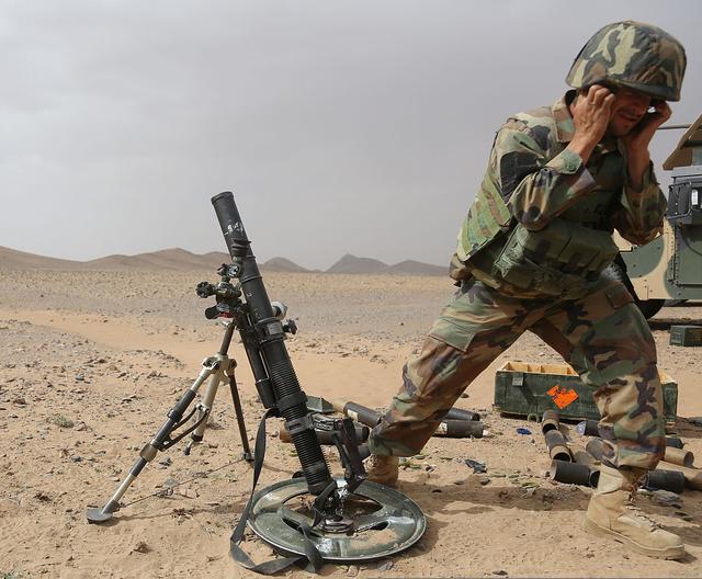 一种由美军开发与生产的前装式滑膛武器:M224型60毫米迫击炮