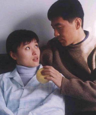 45岁吴越，遭陈建斌抛弃，如今男友曝光，疑似圈外人