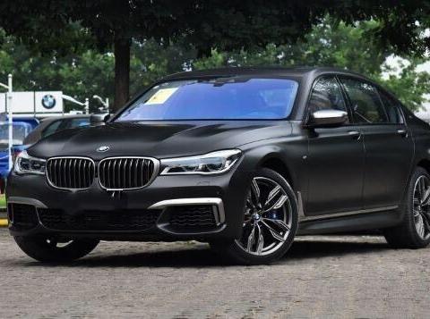 宝马终于坐不住了，本来想对标S级，如今新车狂降60万，却卖不动