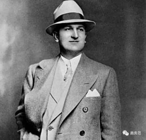 真正厉害的黑帮老大,穿定制西装戴百达翡丽,画