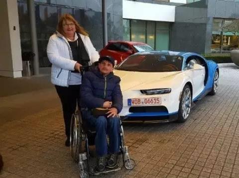 德国22岁少年，身患绝症酷爱这款跑车，公司高管助其完成临终梦想