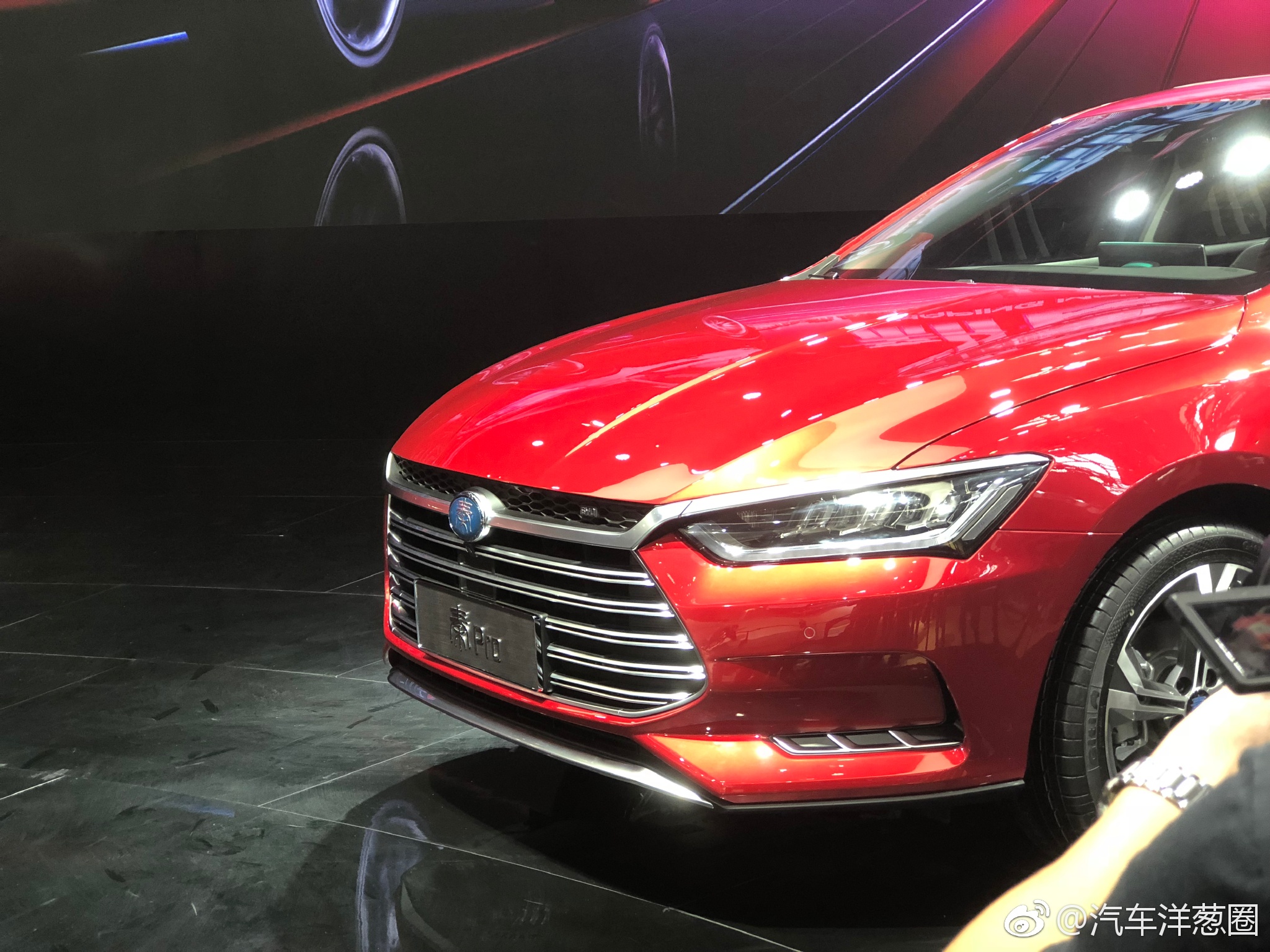 比亚迪最美新车亮相，外观内饰不比合资车差  ---  本届北京车展