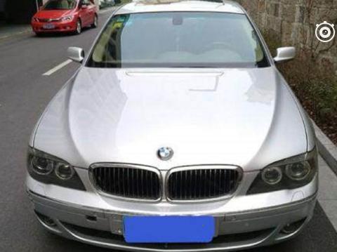 小伙为追公司女同事花15万买二手宝马740 ：没到一月就后悔了