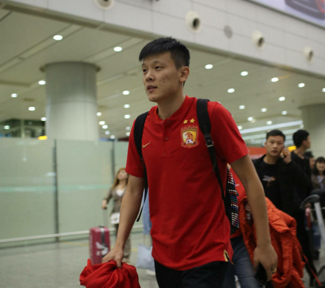 广州恒大与申花的比赛结束后,迅速返回广州,备