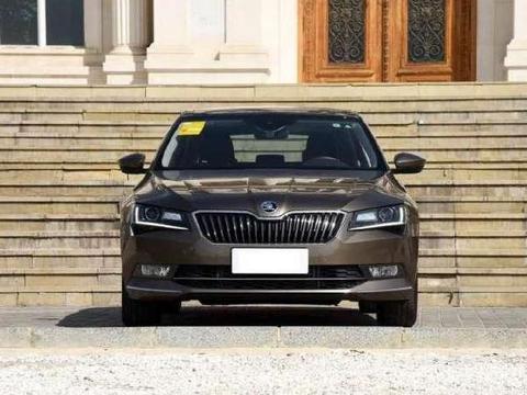 德系B级新贵，高性价比碾压日系三强，仅17万不买迈腾了！