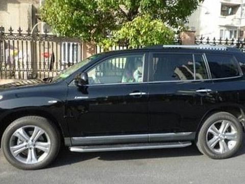 25万汉兰达遭思域大哥追尾，车主下车一看，直呼：日系车质量不行