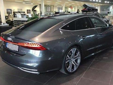 19款奥迪A7到店实拍, 外观运动内饰科幻, 奔驰CLS真没法比