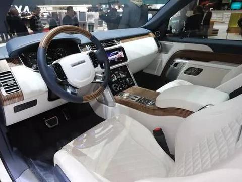 采用双门的设计，使尾部更加动感的新一代路虎揽胜SUV！