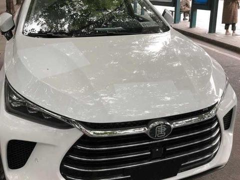 街头偶遇比亚迪唐二代 车尾酷似保时捷