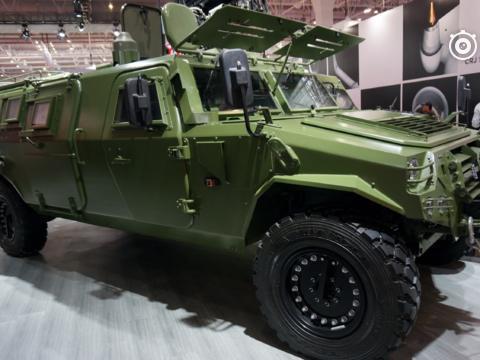 还真有人肯花88万买东风猛士当私家车! 连劳斯莱斯星空顶都有