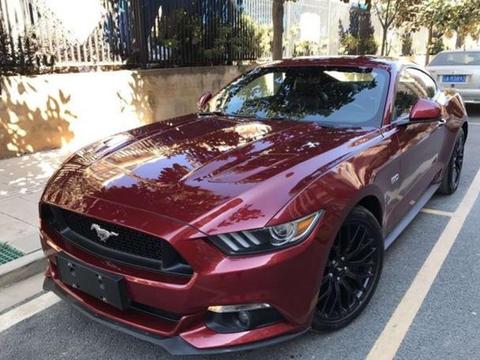 买辆福特野马请朋友来“长眼”：朋友起先不以为意，后却爱不释手