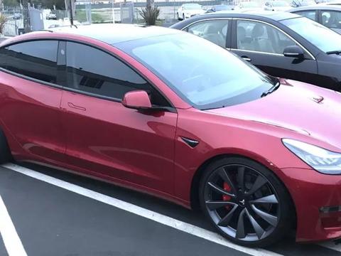 专业人士玩儿改装！特斯拉首席设计师的Model 3