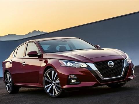 全新天籁登场，外观年轻让人想到GT-R，雅阁和凯美瑞危险了！