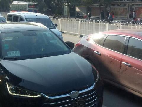 首台比亚迪换代唐实车上路，尾部有点林肯的感觉，领克魏派危险了