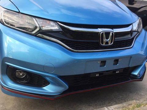 本田新飞度实车首曝，买菜带娃飙车三不误，大众POLO要哭