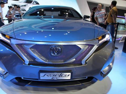 最适合年轻人开的四款车型，尤其是第一款，装逼泡妞两不误