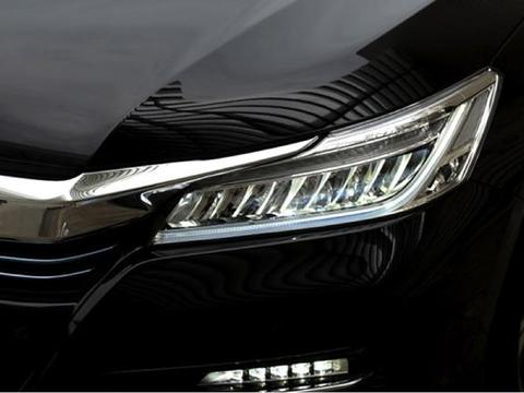 长近5米，一箱油跑2000km+，比凯美瑞大气买它不是老板也算精英。