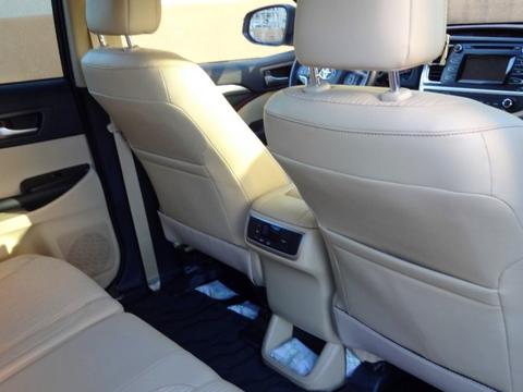 同学刚买了冠道，见我开这车来参加聚会，悔得肠子都青了