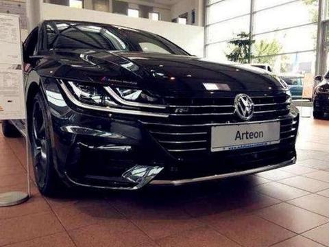 换代大众CC现身街头，23万起售标配无框车门，颜值完爆宝马3系！