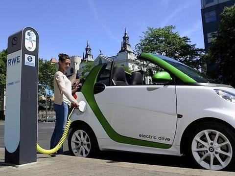 电动汽车保值率堪忧！百万豪车特斯拉3年仅卖32万 国产没人收！