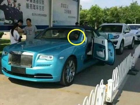 开着价值600万劳斯莱斯敞篷车管所上牌