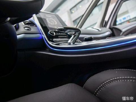 抢了大众全球第一，进口MPV酷似头等舱，1.8T就敢卖30万！