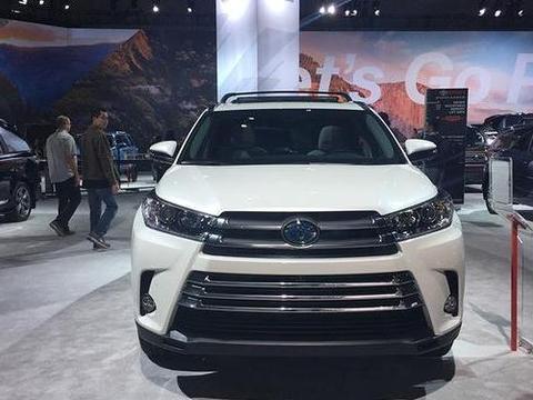 汉兰达混动版，有电机加持功用更微弱，超大空间，特有logo很给力