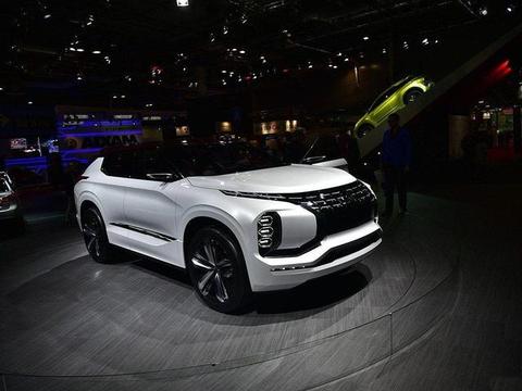 最宽厚的日系车，混动配四驱价格才10万，比亚迪看了都服！