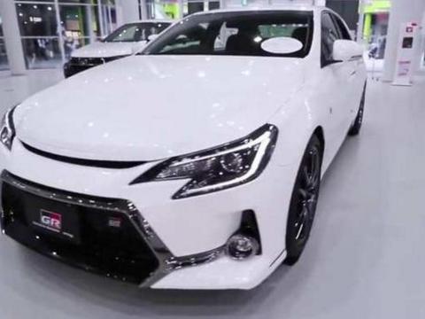 18款丰田锐志，不止后超还有四驱！简直帅得掉渣。