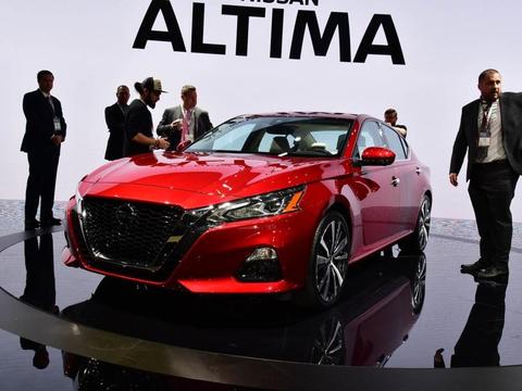 外形比阿特兹拉风，动力比迈腾更迅猛，卖18万风头盖过了新雅阁。