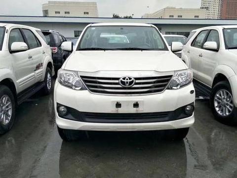 同样是丰田硬派越野，海拉克斯平台，进口才25万，果断放弃普拉多