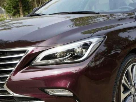 1.5T发动机+超大显示屏全景天窗