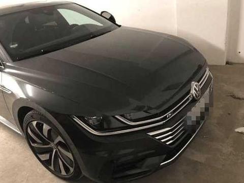 首批新款大众CC现身停车场，GT跑车的外观太酷炫，仅售24万