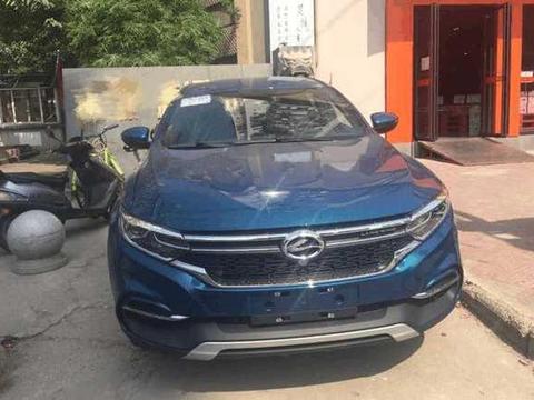 国产版奔驰GLA现身街头，6万起售真假难辨，陆风：抄到你哭