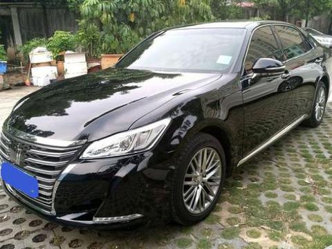 31万元提丰田皇冠现车，车主坦言原本打算买辆丰田凯美瑞的