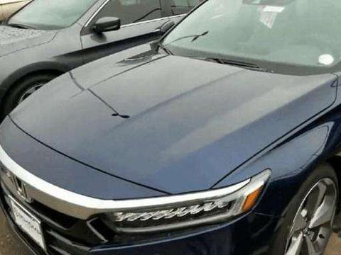 停车场偶遇两台18款雅阁 帅出了天际