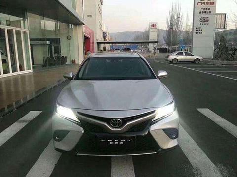 国内首台18款丰田凯美瑞首撞 车辆受损严重