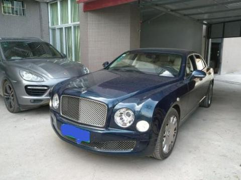 三个儿子四台车，停在院中对比很强：老汉看到车后坦言有喜有忧