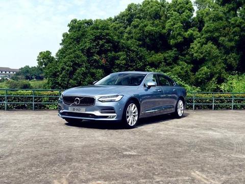 奔驰E级宝马5系慌了