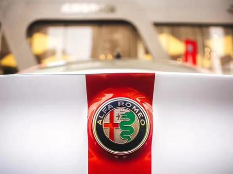 谈运动谈操控，它比宝马3系更纯粹，但这空间！