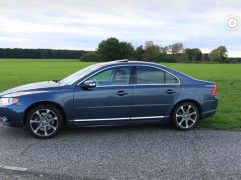 中国“首富”的车，老干妈的车一出来，他们都只有靠边站