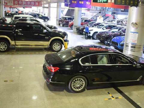 宝马7402016中东，无论何时都以优雅姿态从众人眼前驶过