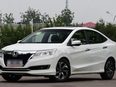 放弃了卡罗拉和轩逸，坚决入手这款车，好看又好开